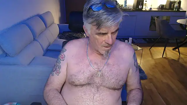 Buidapest online show from 04.16.26