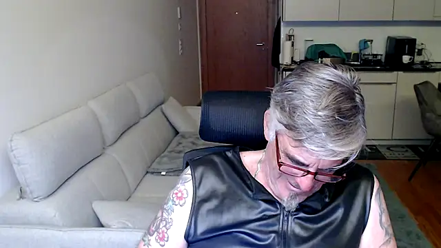 Buidapest online show from 05.10.26