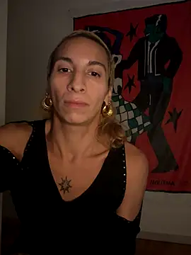 Snapshot of zinalastar chatting on 11.16.25 zinalastar online show from 11.16.25