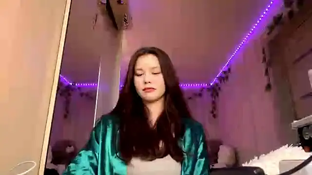 Snapshot of CutieSlim chatting on 11.17.25 CutieSlim online show from 11.17.25