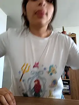 Snapshot of Emyii_ chatting on 07.22.26 Emyii online show from 07.22.26