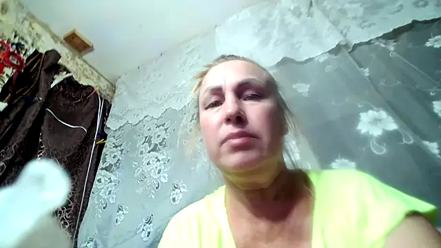 Snapshot of Kissingyouu chatting on 11.18.25 Kissingyouu online show from 11.18.25