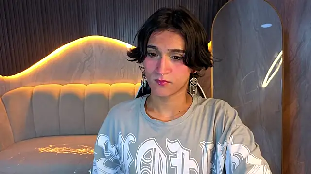 Snapshot of zoe_tp chatting on 12.16.25 zoe tp online show from 12.16.25