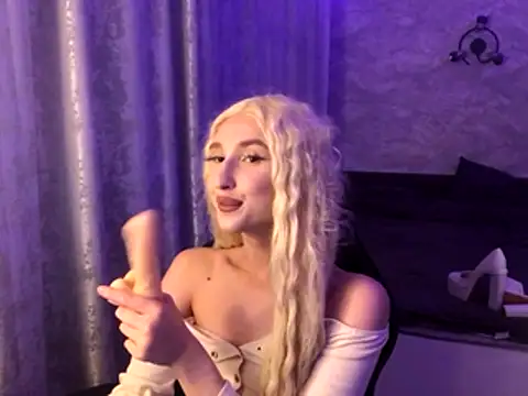 Snapshot of _Honey_sunset_ chatting on 11.18.25 Honey sunset online show from 11.18.25