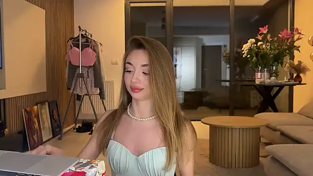 Jolienne online show from 03.12.26