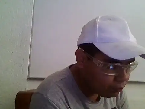 Snapshot of Zombiemuerto chatting on 11.17.25 Zombiemuerto online show from 11.17.25