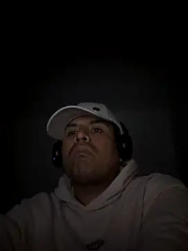 Snapshot of Pelotas2000 chatting on 11.18.25 Pelotas2000 online show from 11.18.25