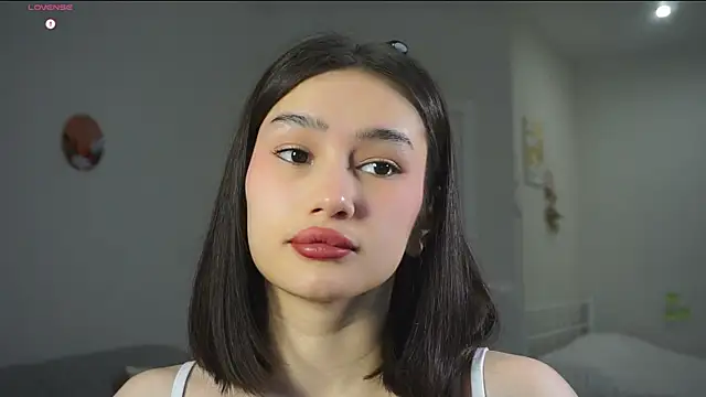 Snapshot of SoftLuna chatting on 11.18.25 SoftLuna online show from 11.18.25