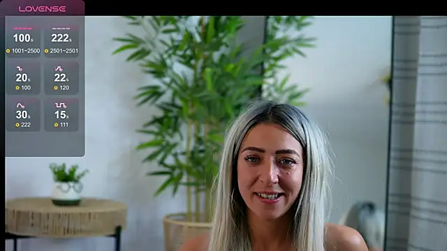 JuliaHyde online show from 04.16.26