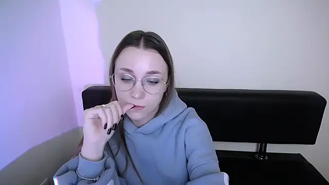 Snapshot of MillaTems_ chatting on 11.20.25 MillaTems online show from 11.20.25