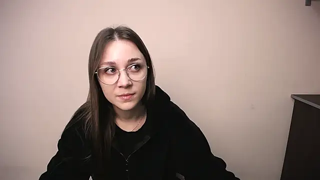 Snapshot of MillaTems_ chatting on 11.21.25 MillaTems online show from 11.21.25