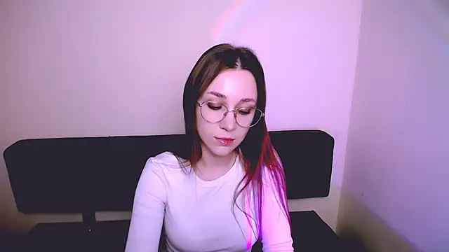 Snapshot of MillaTems_ chatting on 11.25.25 MillaTems online show from 11.25.25