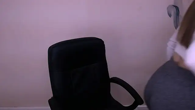 Snapshot of MillaTems_ chatting on 12.16.25 MillaTems online show from 12.16.25