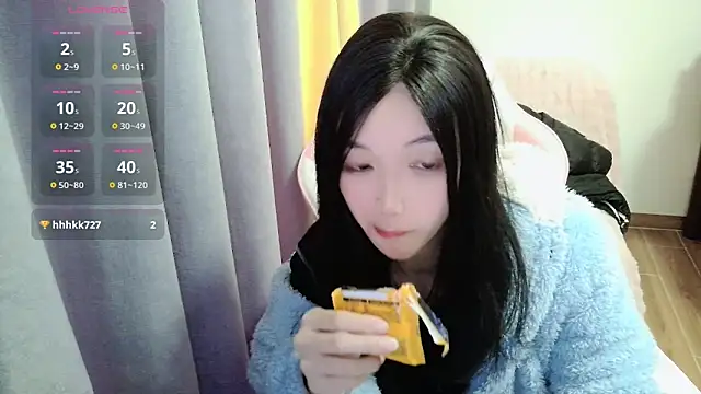 Snapshot of wawa-77 chatting on 12.17.25 wawa-77 online show from 12.17.25