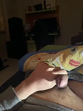 Snapshot of Alessandro_478 chatting on 12.15.25 Alessandro 478 online show from 12.15.25