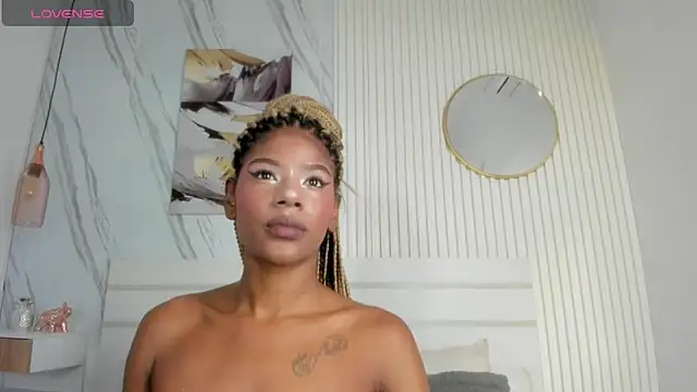 Snapshot of Afro_Luna chatting on 05.29.26 Afro Luna online show from 05.29.26