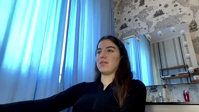 Snapshot of macanmercedes chatting on 11.19.25 macanmercedes online show from 11.19.25