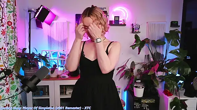 Snapshot of xzoeyryanx chatting on 11.28.25 xzoeyryanx online show from 11.28.25