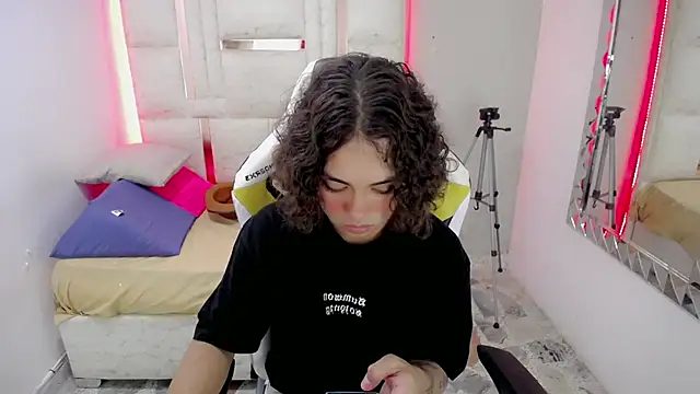 Snapshot of Stein_2 chatting on 11.18.25 Stein 2 online show from 11.18.25