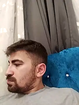 Snapshot of umtcns1 chatting on 11.18.25 umtcns1 online show from 11.18.25