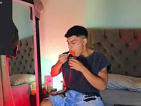 Snapshot of blorelopez chatting on 12.18.25 blorelopez online show from 12.18.25