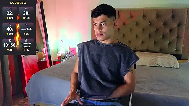 Snapshot of blorelopez chatting on 12.20.25 blorelopez online show from 12.20.25