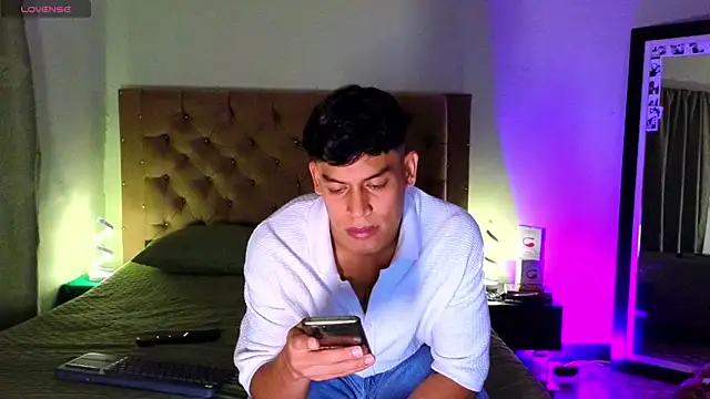 Snapshot of blorelopez chatting on 01.11.26 blorelopez online show from 01.11.26