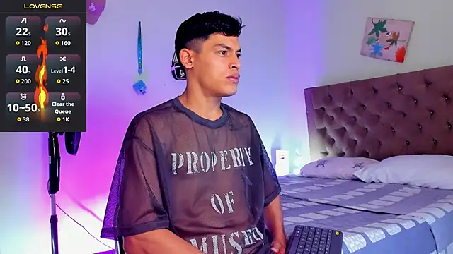 Snapshot of blorelopez chatting on 02.14.26 blorelopez online show from 02.14.26