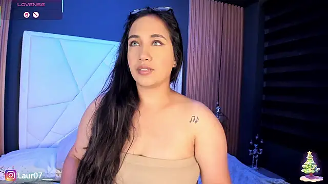 Snapshot of Lauroberts7 chatting on 12.16.25 Lauroberts7 online show from 12.16.25