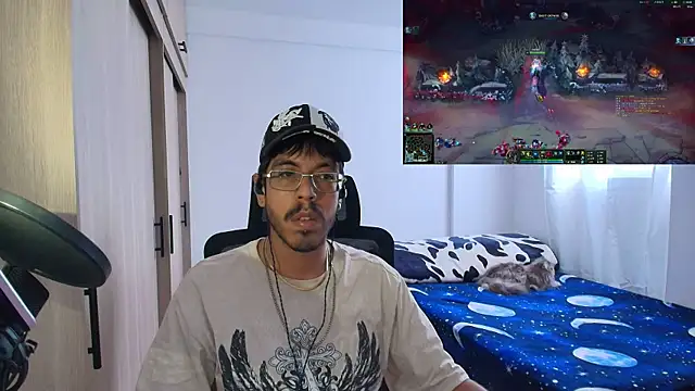 Snapshot of naitt_ chatting on 11.22.25 naitt online show from 11.22.25