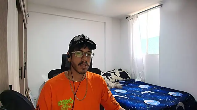 Snapshot of naitt_ chatting on 11.24.25 naitt online show from 11.24.25