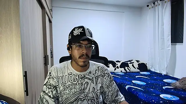 Snapshot of naitt_ chatting on 11.28.25 naitt online show from 11.28.25