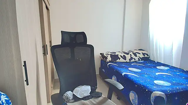 Snapshot of naitt_ chatting on 11.28.25 naitt online show from 11.28.25