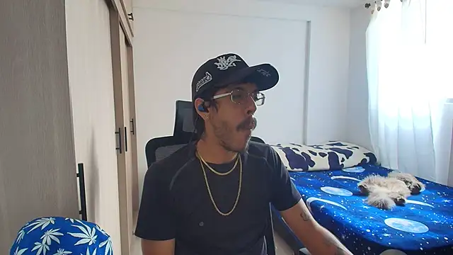 Snapshot of naitt_ chatting on 11.29.25 naitt online show from 11.29.25