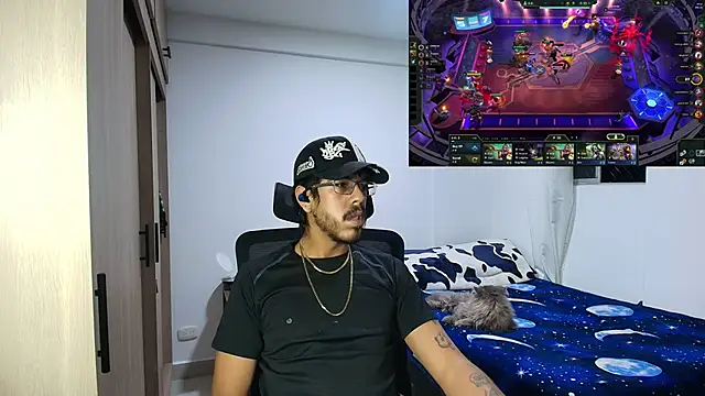 Snapshot of naitt_ chatting on 12.05.25 naitt online show from 12.05.25