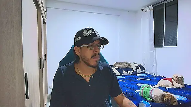 Snapshot of naitt_ chatting on 12.15.25 naitt online show from 12.15.25