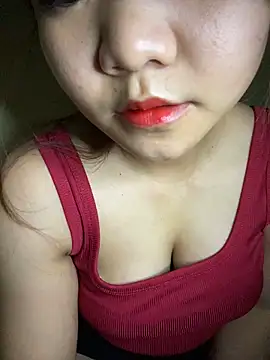 Snapshot of Sunset-yll chatting on 12.18.25 Sunset-yll online show from 12.18.25