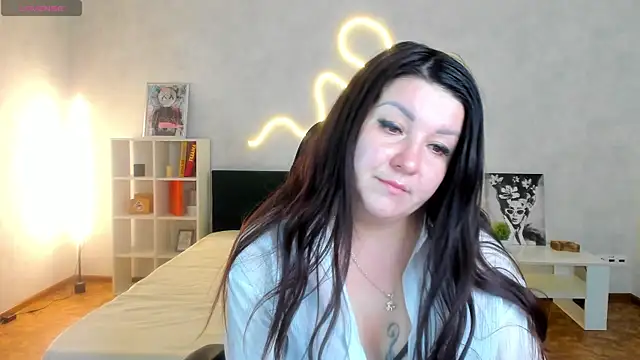 still  her online show from 12.04.25