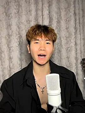 Snapshot of Juhone chatting on 11.19.25 Juhone online show from 11.19.25