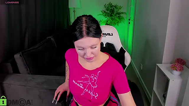 Eva lovevy online show from 11.20.25