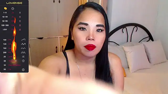 SquirtyLillyx online show from 11.24.25