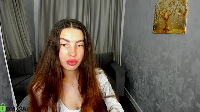 Snapshot of LiraRevery chatting on 12.04.25 LiraRevery online show from 12.04.25