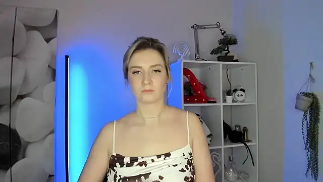 Snapshot of AlisaCam24 chatting on 11.20.25 AlisaCam24 online show from 11.20.25