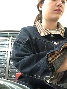 Snapshot of Miumiu95x chatting on 12.14.25 Miumiu95x online show from 12.14.25