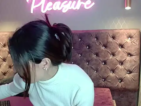 Snapshot of CataleyaDamourx chatting on 12.16.25 CataleyaDamourx online show from 12.16.25