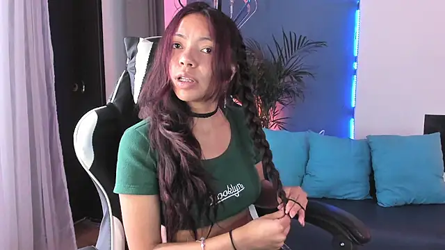 Snapshot of goddess_julieta chatting on 12.14.25 goddess julieta online show from 12.14.25