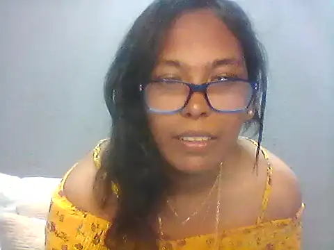 Snapshot of TiaBlaze chatting on 12.01.25 TiaBlaze online show from 12.01.25