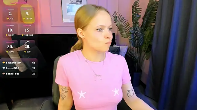 Snapshot of lucy_loy chatting on 06.14.26 lucy loy online show from 06.14.26