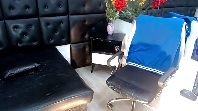 Snapshot of ChrisHott01 chatting on 12.02.25 ChrisHott01 online show from 12.02.25