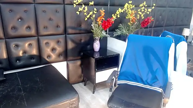 Snapshot of ChrisHott01 chatting on 12.16.25 ChrisHott01 online show from 12.16.25